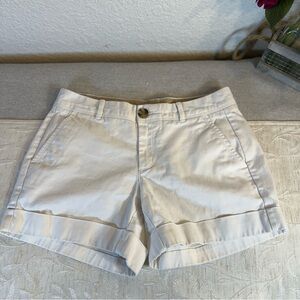 Banana Republic Medium Rise City Chino Shorts Size 2P‎ (Petite). Cream/oatmeal